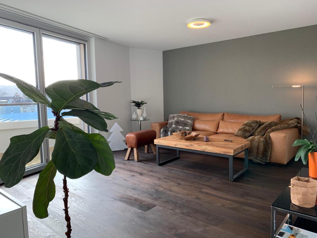 Central & Elegant Room In Biel Exterior photo