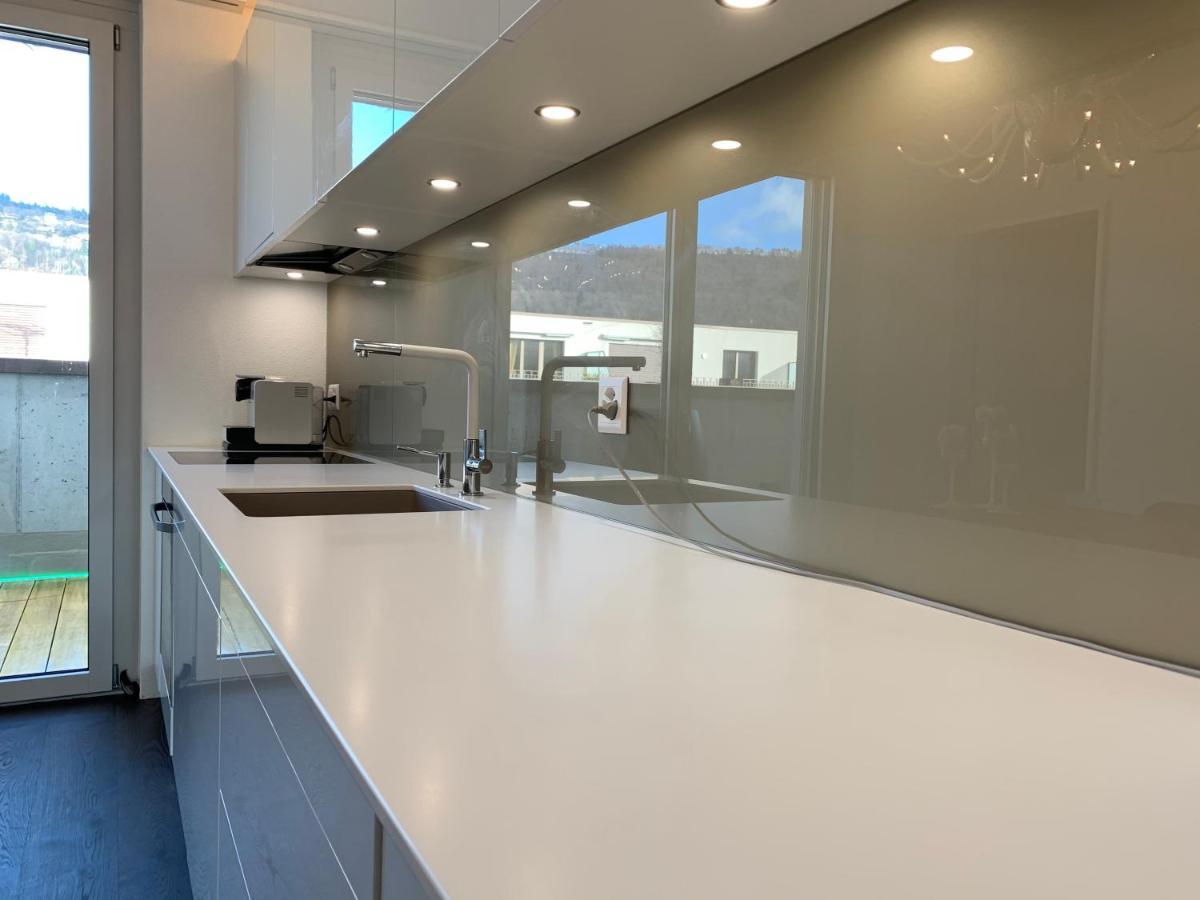 Central & Elegant Room In Biel Exterior photo