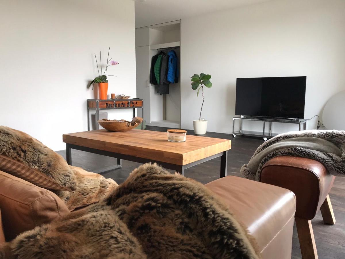 Central & Elegant Room In Biel Exterior photo