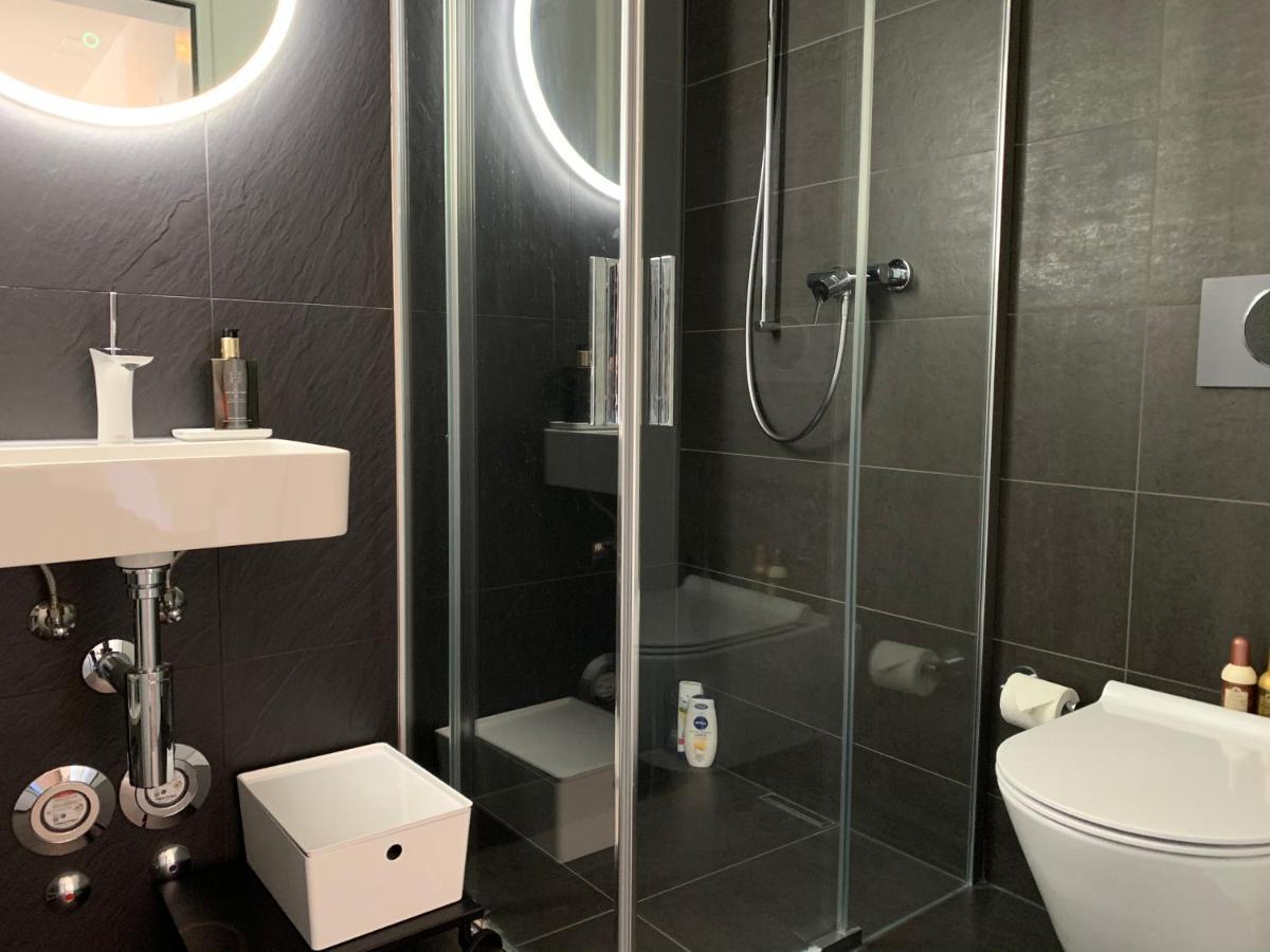 Central & Elegant Room In Biel Exterior photo