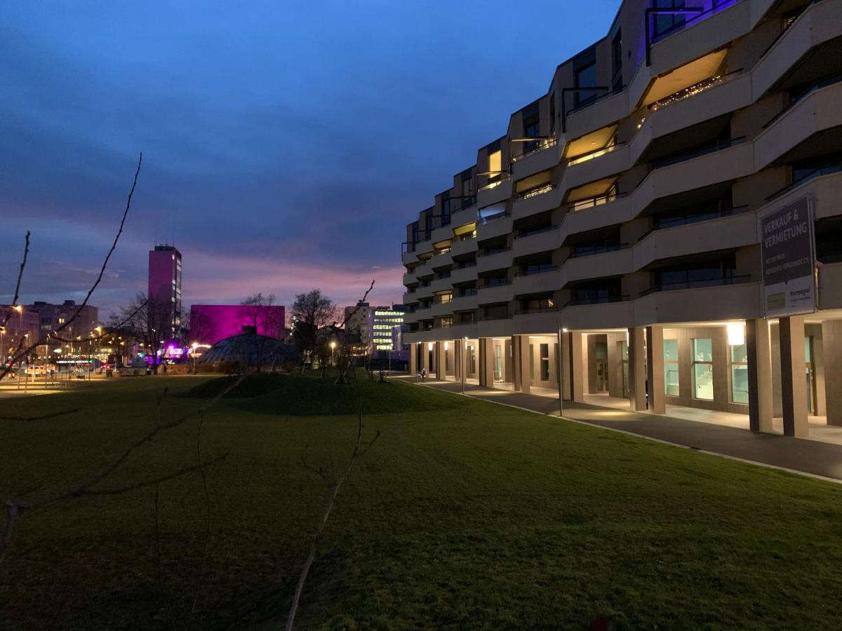 Central & Elegant Room In Biel Exterior photo