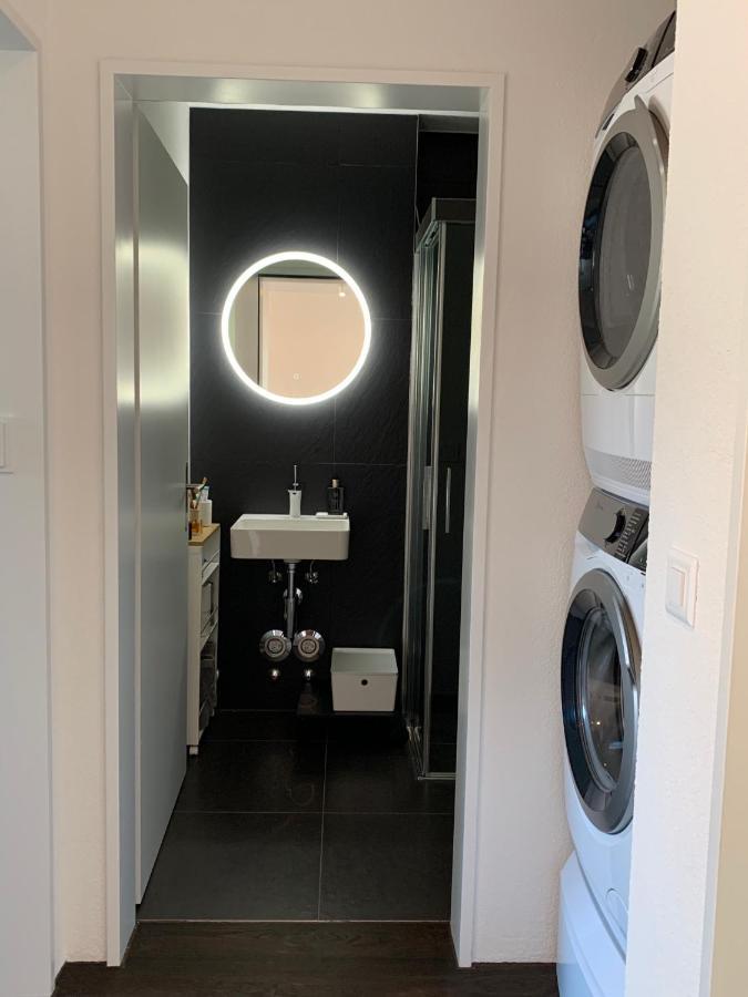Central & Elegant Room In Biel Exterior photo