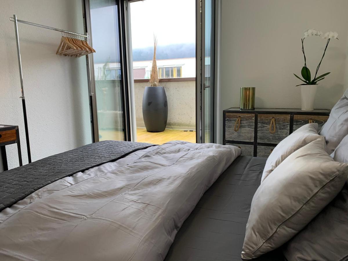 Central & Elegant Room In Biel Exterior photo