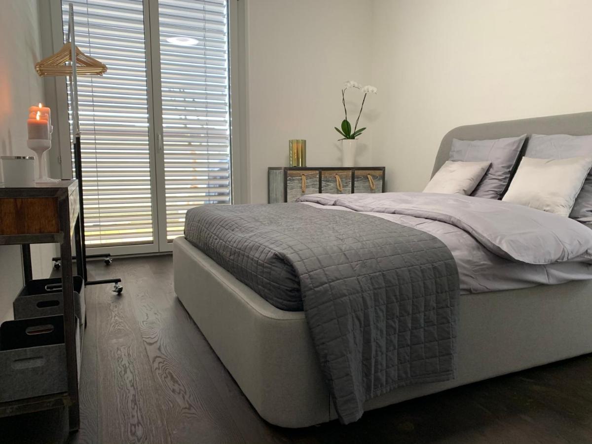 Central & Elegant Room In Biel Exterior photo
