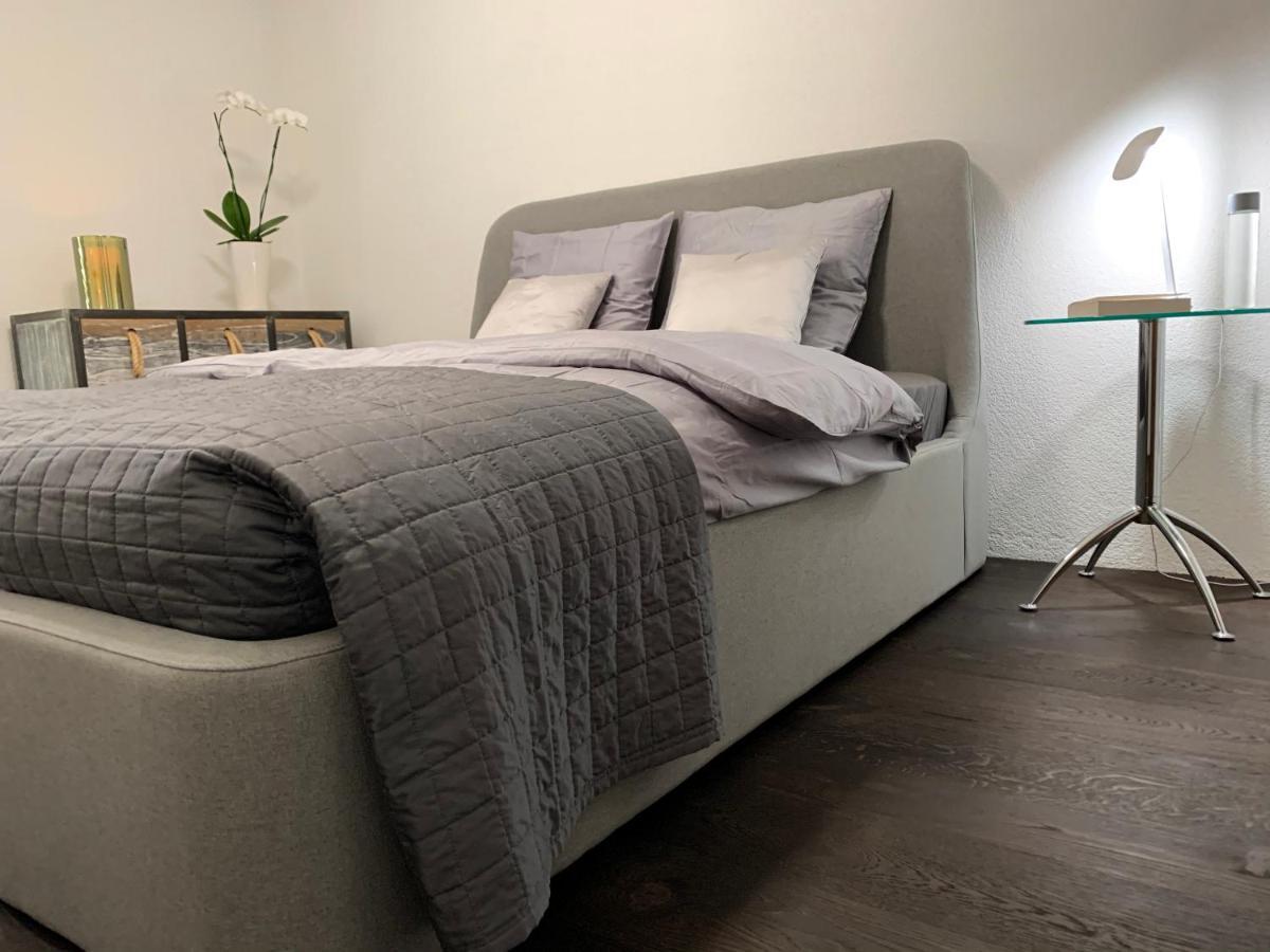 Central & Elegant Room In Biel Exterior photo