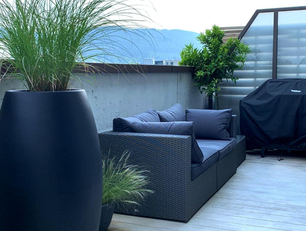 Central & Elegant Room In Biel Exterior photo